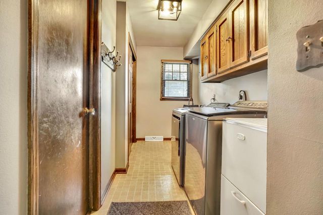 W210N11135 Mountbrooke DRIVE, Germantown, WI 53022
