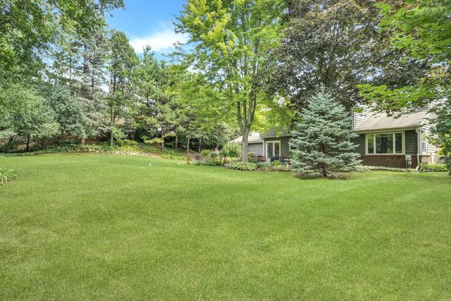 W210N11135 Mountbrooke DRIVE, Germantown, WI 53022