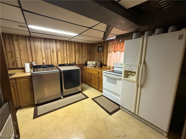 36360 Sunset Drive, Eastlake, OH 44095