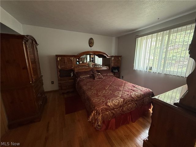 36360 Sunset Drive, Eastlake, OH 44095