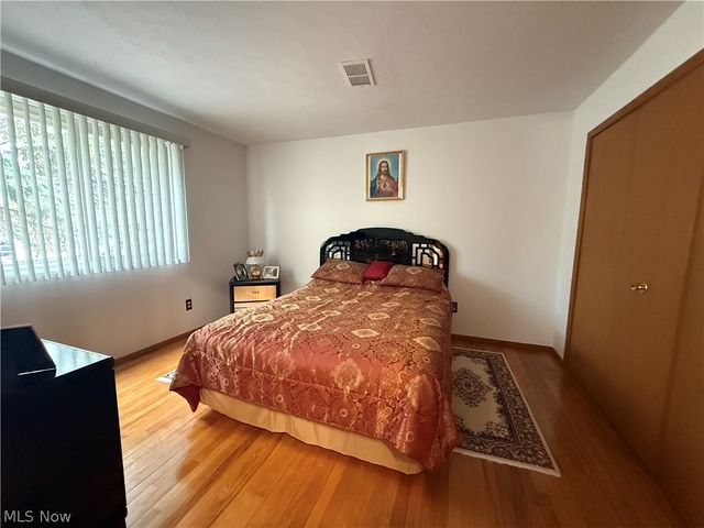 36360 Sunset Drive, Eastlake, OH 44095