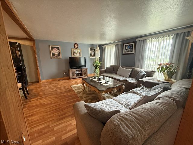 36360 Sunset Drive, Eastlake, OH 44095