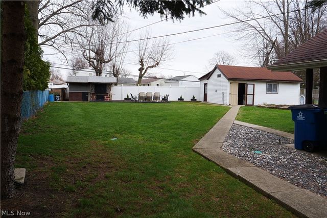 36360 Sunset Drive, Eastlake, OH 44095