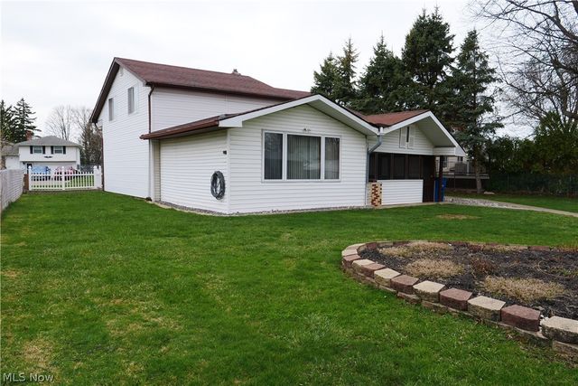 36360 Sunset Drive, Eastlake, OH 44095