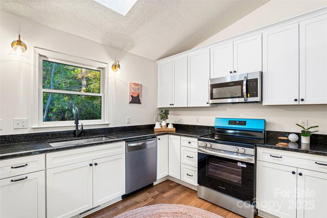 10 Evening Shade Drive, Weaverville, NC 28787