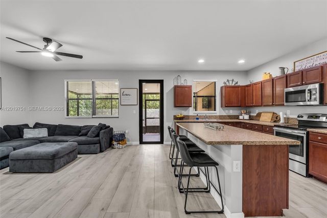 633 SE 35th Ter, Homestead, FL 33033