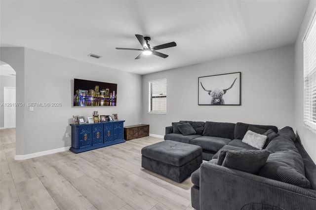 633 SE 35th Ter, Homestead, FL 33033
