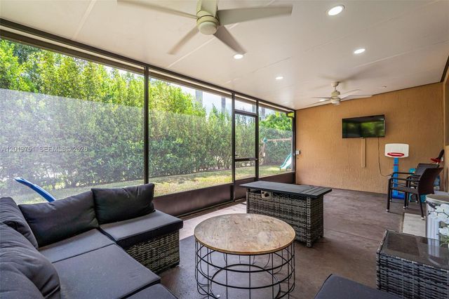 633 SE 35th Ter, Homestead, FL 33033