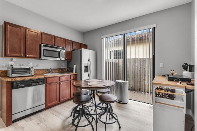 633 SE 35th Ter, Homestead, FL 33033