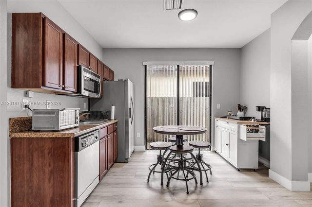 633 SE 35th Ter, Homestead, FL 33033