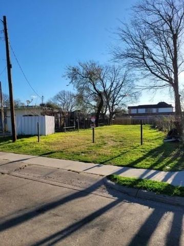 8013 N Main Street Street, Houston, TX 77022