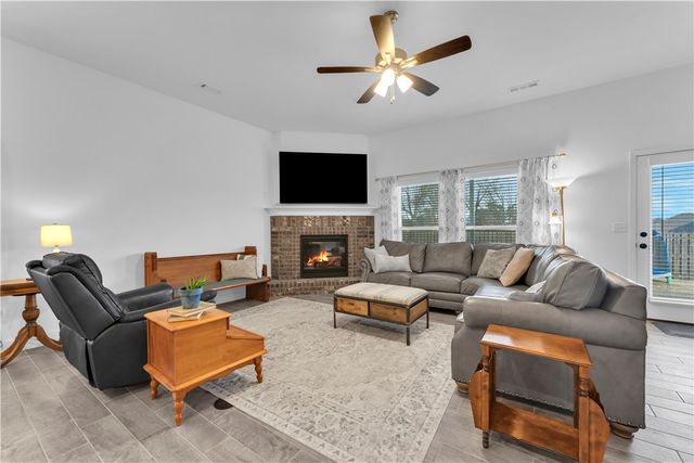 5498 Little Field Avenue, Springdale, AR 72762