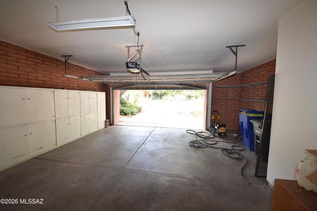 5120 E Woodgate Lane, Tucson, AZ 85712