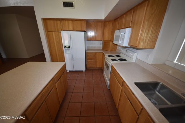 5120 E Woodgate Lane, Tucson, AZ 85712