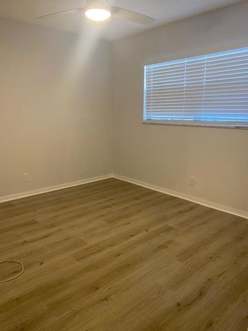 19 Abbey Lane, Delray Beach, FL 33446
