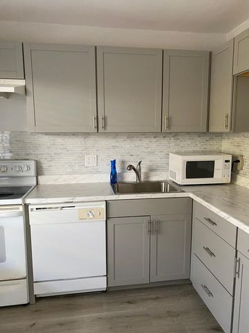 19 Abbey Lane, Delray Beach, FL 33446