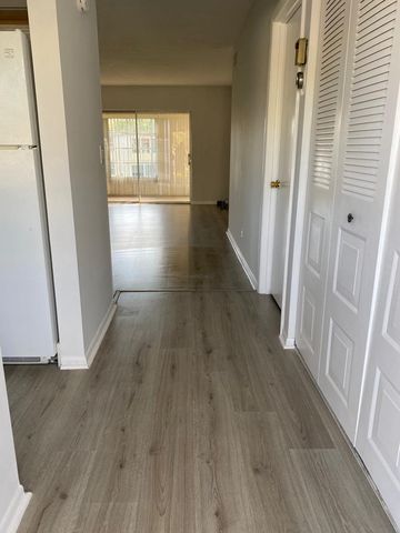 19 Abbey Lane, Delray Beach, FL 33446