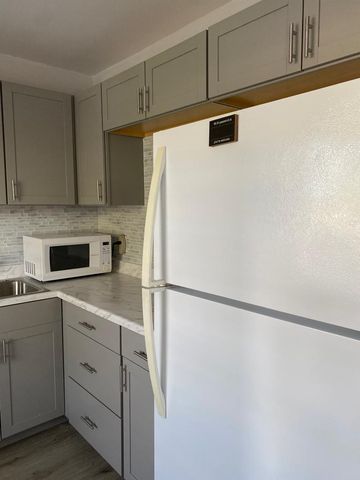 19 Abbey Lane, Delray Beach, FL 33446