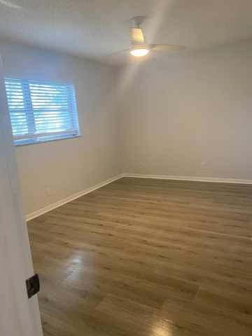 19 Abbey Lane, Delray Beach, FL 33446