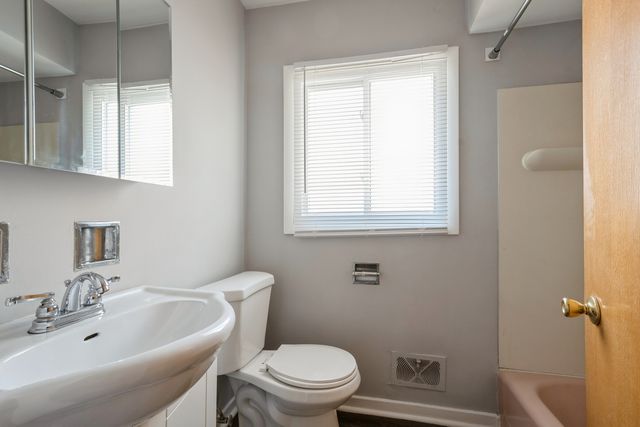 1718 Hovland Court, Evanston, IL 60201