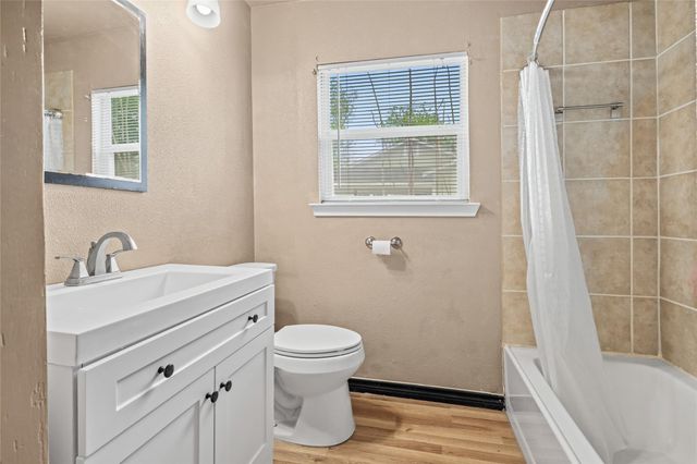 405 N College Street, Weimar, TX 78962