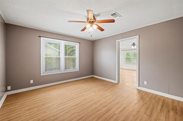 405 N College Street, Weimar, TX 78962