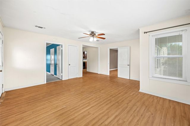 405 N College Street, Weimar, TX 78962
