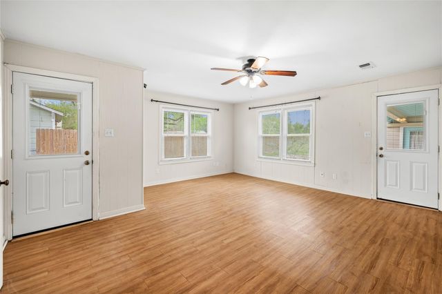 405 N College Street, Weimar, TX 78962