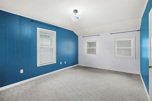 405 N College Street, Weimar, TX 78962