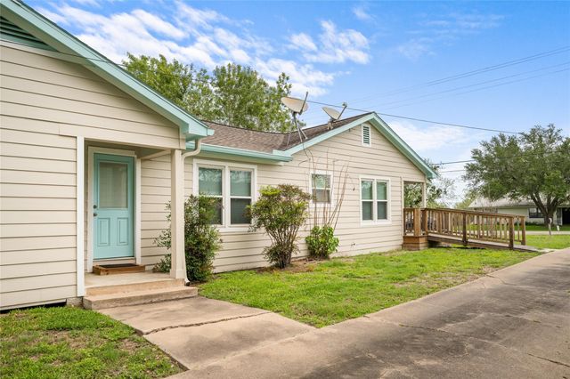 405 N College Street, Weimar, TX 78962