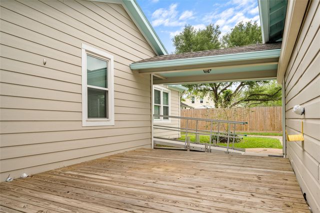 405 N College Street, Weimar, TX 78962