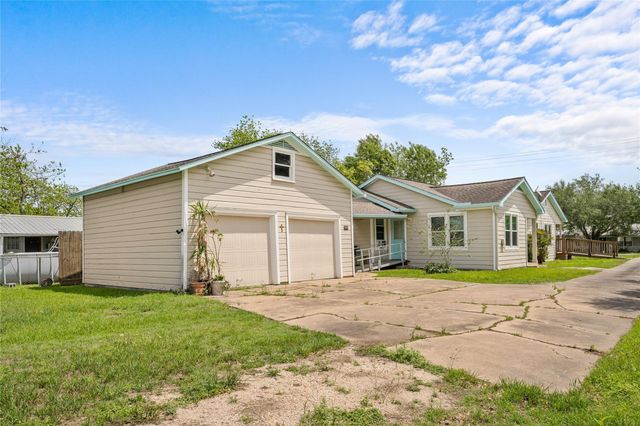 405 N College Street, Weimar, TX 78962