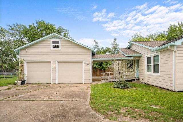 405 N College Street, Weimar, TX 78962