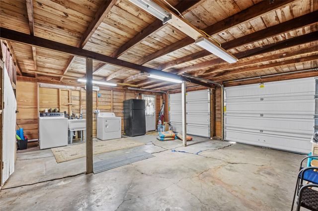 405 N College Street, Weimar, TX 78962