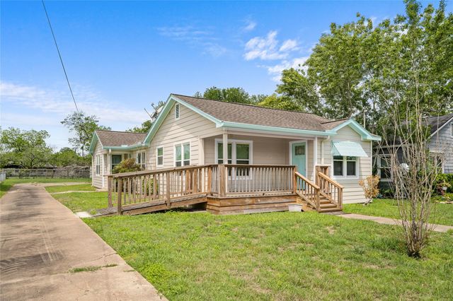 405 N College Street, Weimar, TX 78962