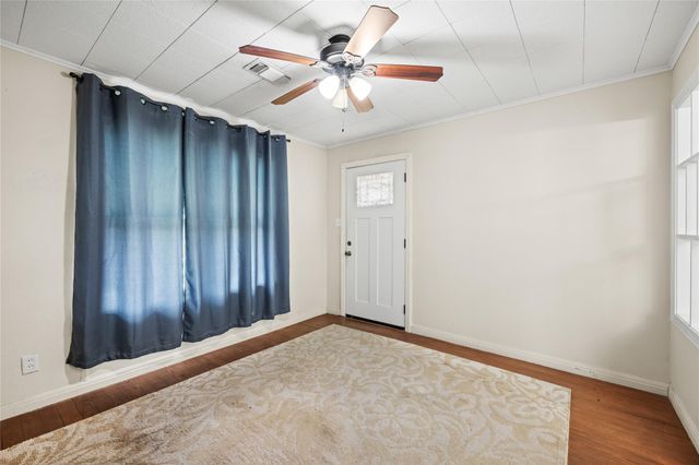 405 N College Street, Weimar, TX 78962