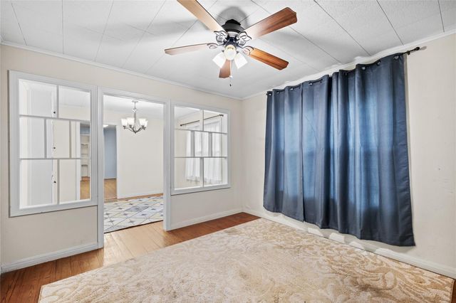 405 N College Street, Weimar, TX 78962