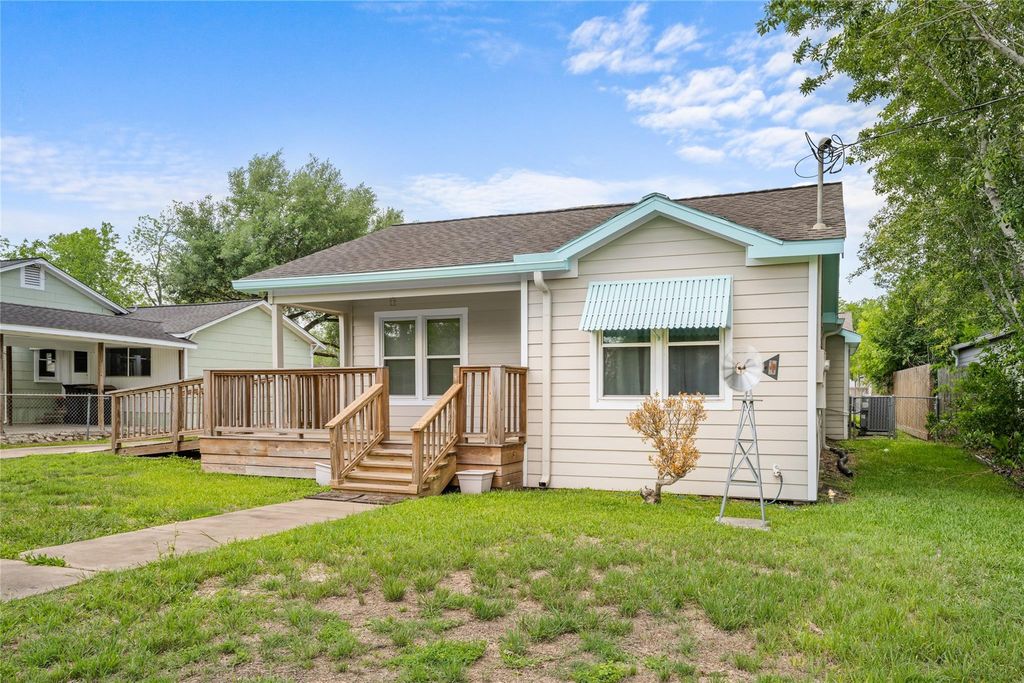 405 N College Street, Weimar, TX 78962