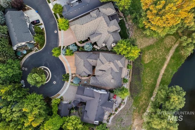 215 W Riverbridge Ln, Eagle, ID 83616