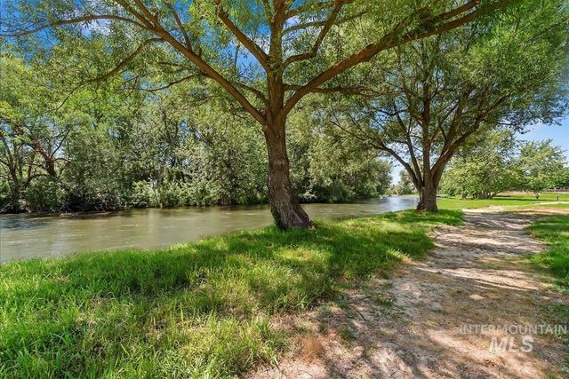 215 W Riverbridge Ln, Eagle, ID 83616