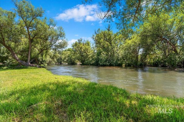 215 W Riverbridge Ln, Eagle, ID 83616