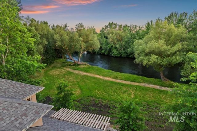 215 W Riverbridge Ln, Eagle, ID 83616