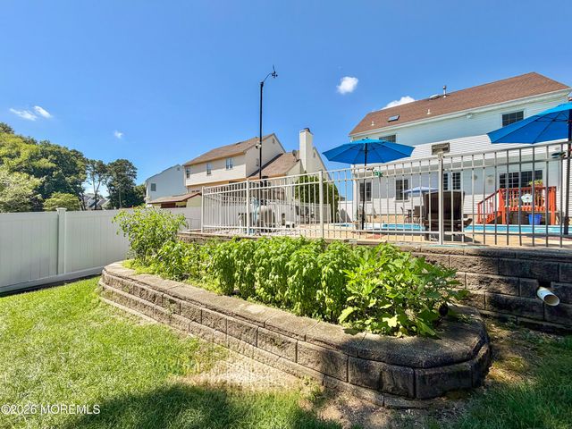 26 Gristmill Road, Howell, NJ 07731