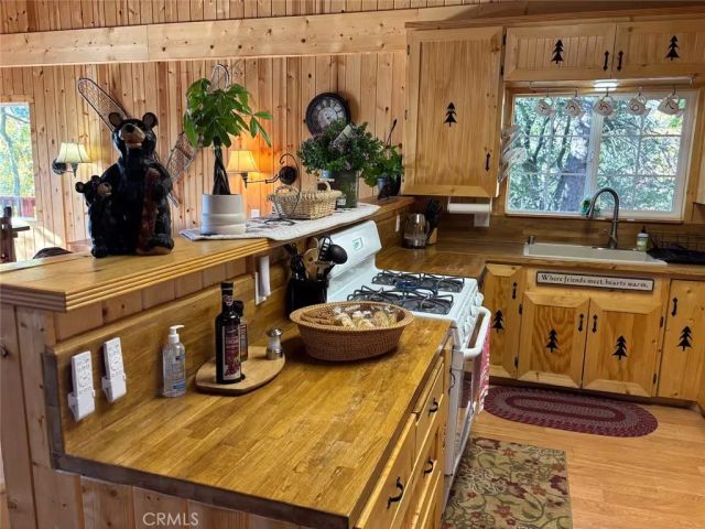 43897 Yosemite Drive, Big Bear Lake, CA 92315