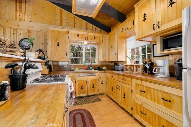 43897 Yosemite Drive, Big Bear Lake, CA 92315