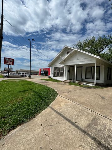 1810 Live Oak Street, Commerce, TX 75428