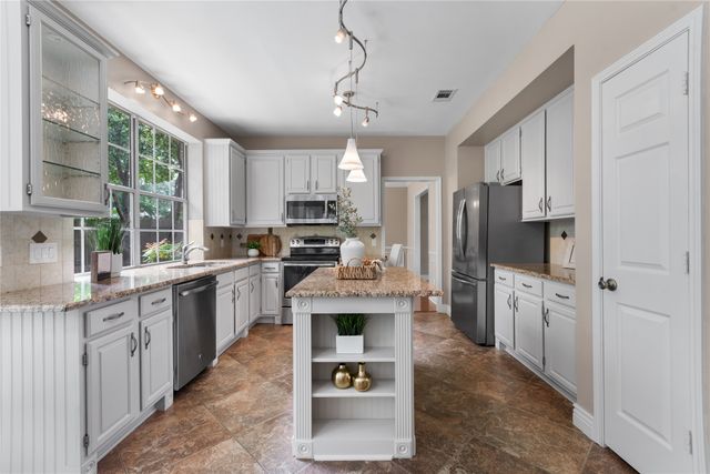 3233 Shady Glen Drive, Grapevine, TX 76051