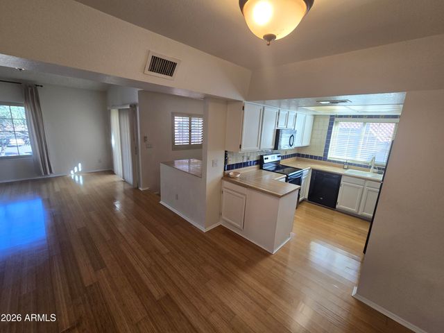 925 N COLLEGE Avenue F223, Tempe, AZ 85288