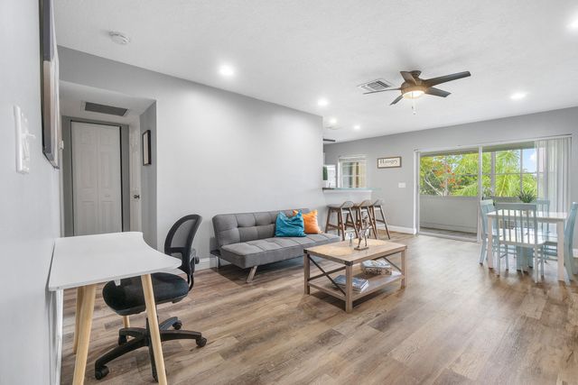 126 Sparrow Drive 11B, Royal Palm Beach, FL 33411