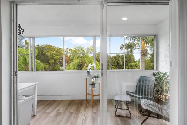 126 Sparrow Drive 11B, Royal Palm Beach, FL 33411